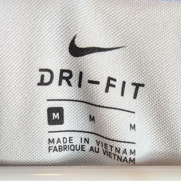 Womans Nike Running Racerback Tank Top Size Medium Built In Bra Exercise Workout - Picture 3 of 9